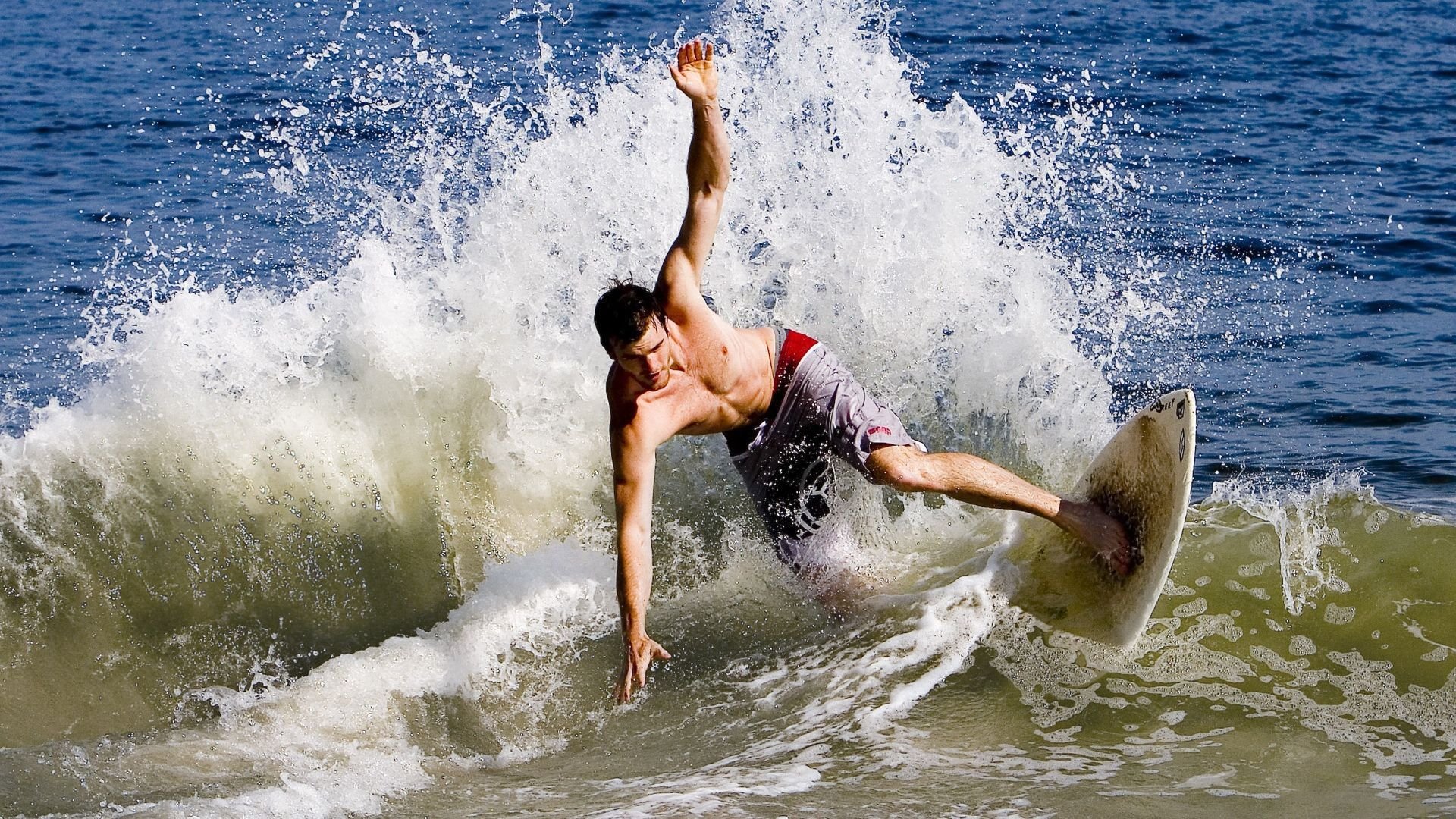 爱游戏 电竞-青少年篮球“户外极限”挑战赛在花乡举办，开启新潮运动体验，青少年篮球视频